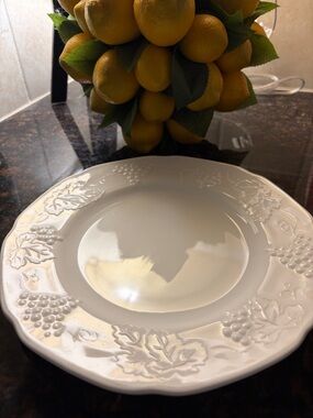 Milk glass harvest grape plate by colony. 9.5”diameter.